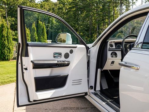 Used 2020 Rolls-Royce Phantom Sedan RWD image 54