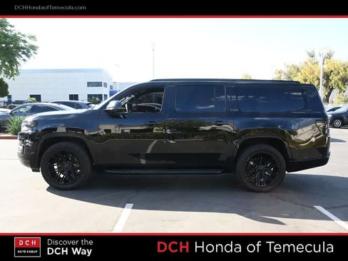 Used 2025 Jeep Wagoneer L Series II w/ Convenience Group I AWD/4WD image 4