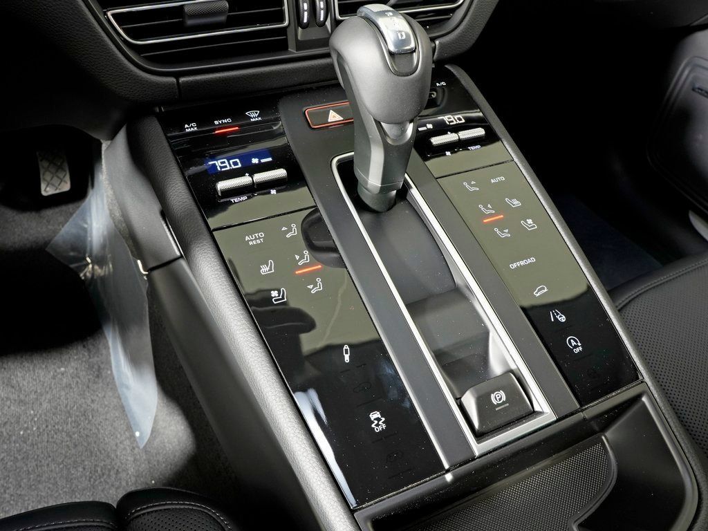 Certified 2026 Porsche Macan S AWD/4WD image 28
