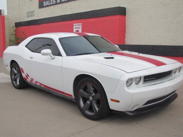 Used 2013 Dodge Challenger SXT RWD image 3