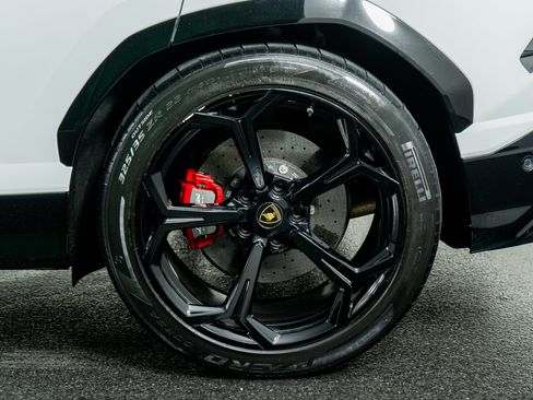 Used 2020 Lamborghini Urus image 16