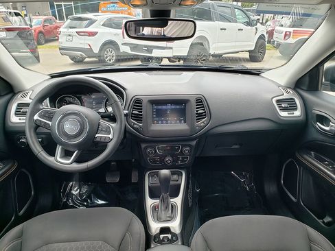 Used 2018 Jeep Compass Sport w/ Tech Group FWD image 12