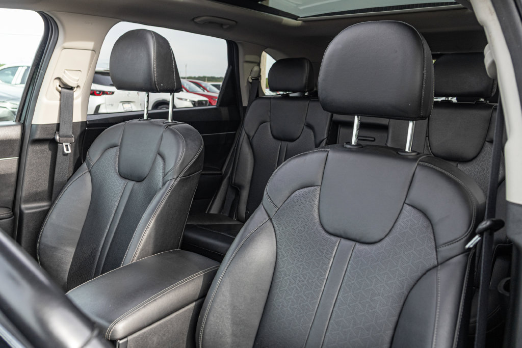 Used 2023 Kia Sorento S w/ Panoramic Sunroof Package FWD image 13