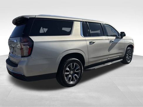 Used 2022 Chevrolet Suburban LT w/ LT Signature Package image 6