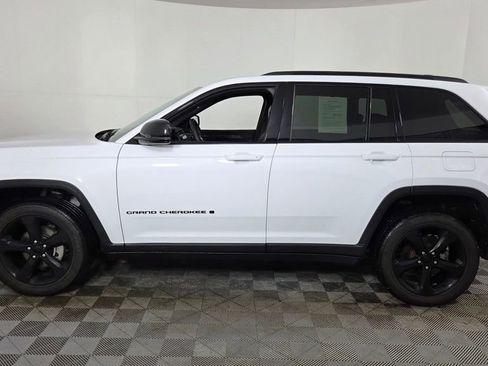 Used 2023 Jeep Grand Cherokee Altitude image 5