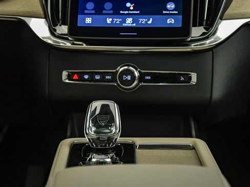 New 2026 Volvo XC90 B5 Core image 16