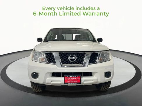 Used 2019 Nissan Frontier SV image 2