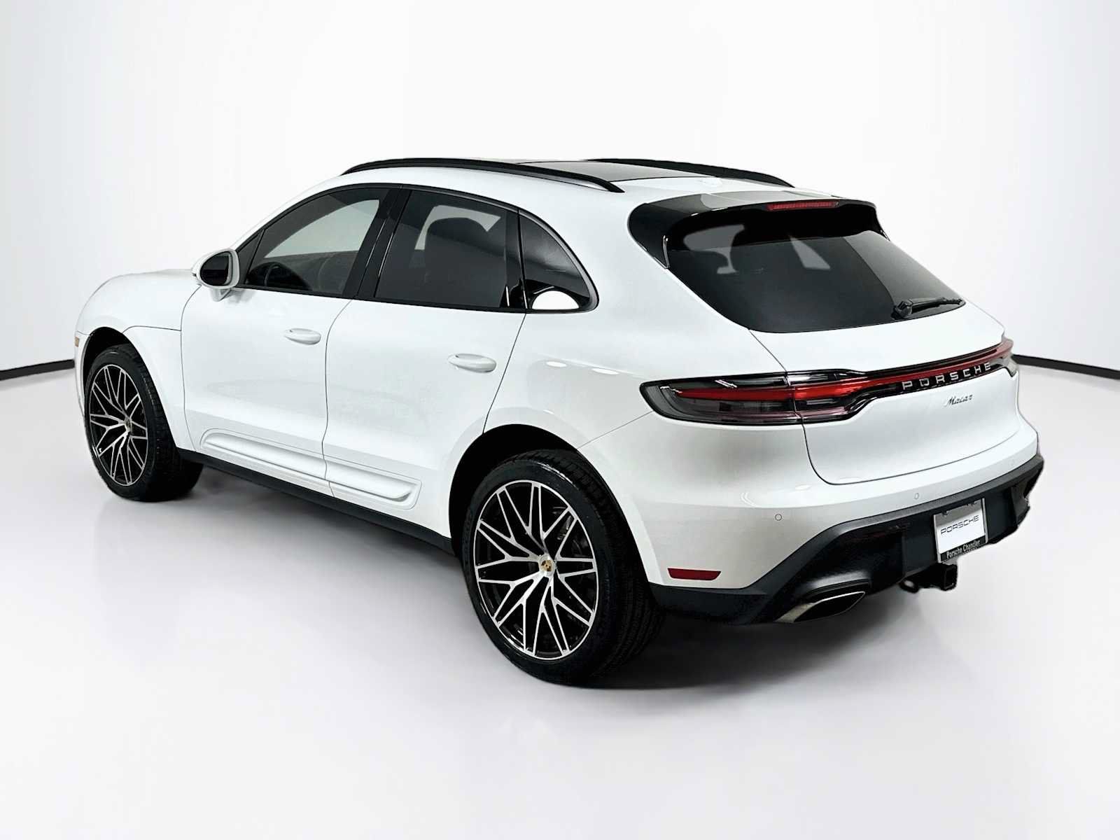 Certified 2026 Porsche Macan AWD/4WD image 3