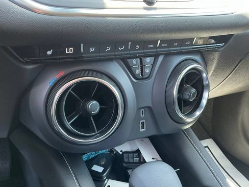 Used 2025 Chevrolet Blazer LT FWD image 31