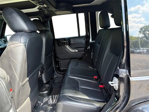 Used 2018 Jeep Wrangler Unlimited Sahara image 10