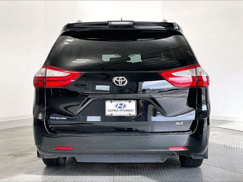 Used 2019 Toyota Sienna XLE w/ XLE Navigation Package FWD image 4