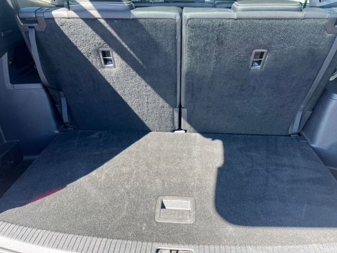 Used 2025 Volkswagen Atlas SE image 33