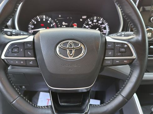 Used 2021 Toyota Highlander XLE image 13