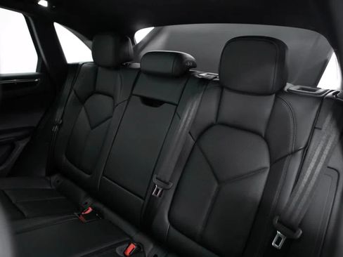 Certified 2026 Porsche Macan AWD/4WD image 37