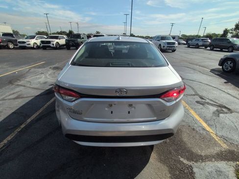 Used 2021 Toyota Corolla LE FWD image 3