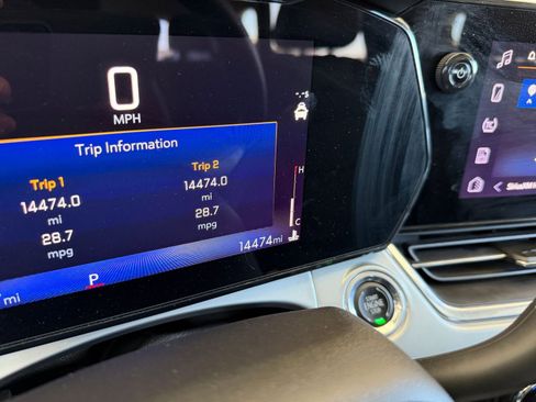 Used 2025 Chevrolet Trax LT image 38