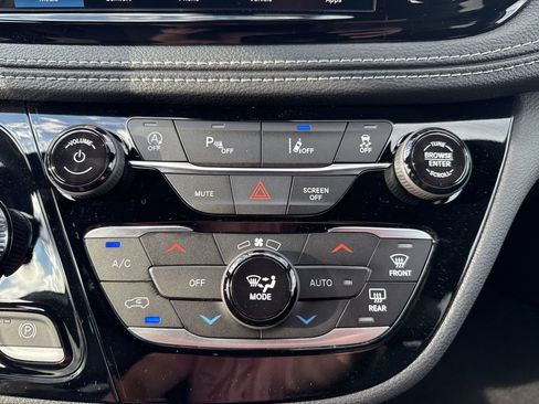 New 2026 Chrysler Pacifica Select image 21