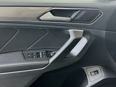 Used 2024 Volkswagen Tiguan SE image 15