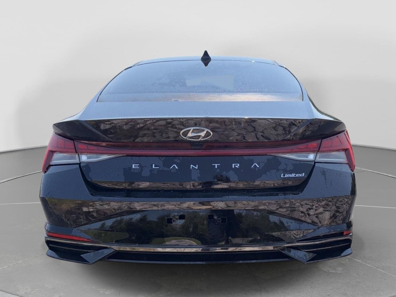 Used 2022 Hyundai Elantra Limited w/ Cargo Package FWD image 4