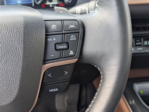 Used 2025 Toyota Crown Signia image 25