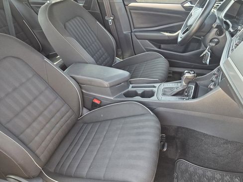 Used 2024 Volkswagen Jetta Sport image 10