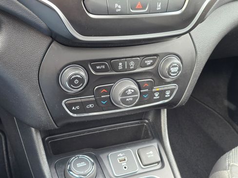 Used 2020 Jeep Cherokee Latitude Lux w/ Comfort/Convenience Group image 26