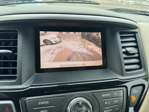 Used 2015 Nissan Pathfinder SV AWD/4WD image 28