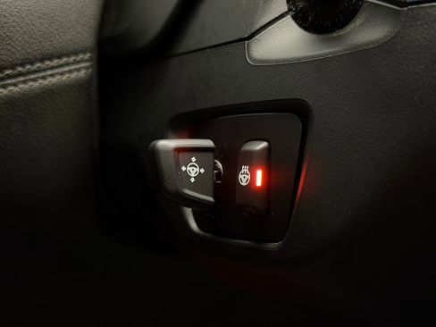 Used 2019 BMW 750i xDrive w/ M Sport Package image 16