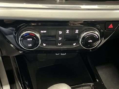 Certified 2024 Chevrolet Trax LT w/ Driver Confidence Package FWD image 18