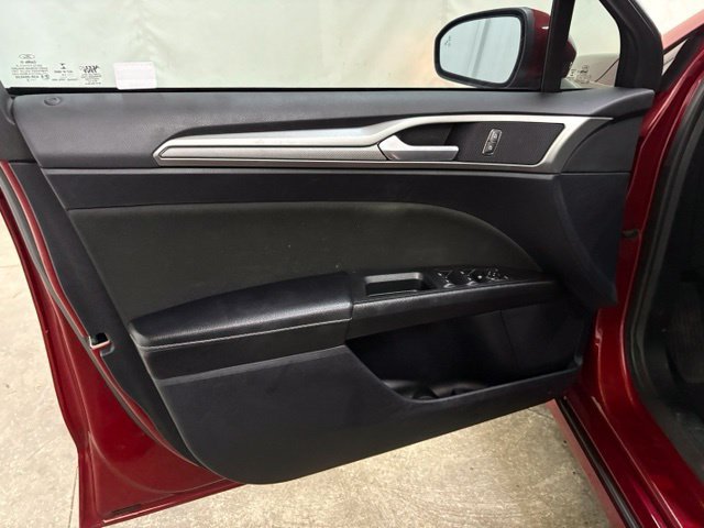 Used 2019 Ford Fusion SE FWD image 25