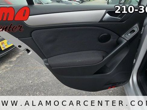 Used 2013 Volkswagen Golf 4-Door FWD image 28