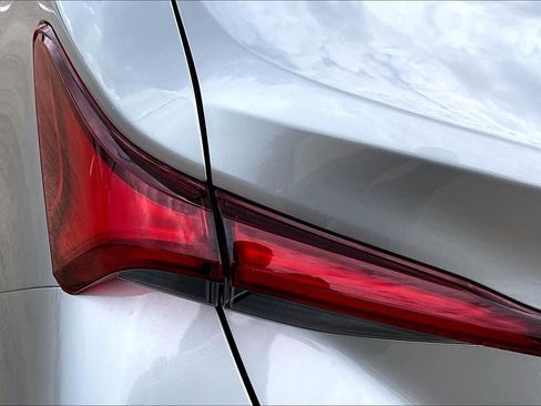 Used 2021 Toyota Avalon XLE w/ Moonroof Package FWD image 29