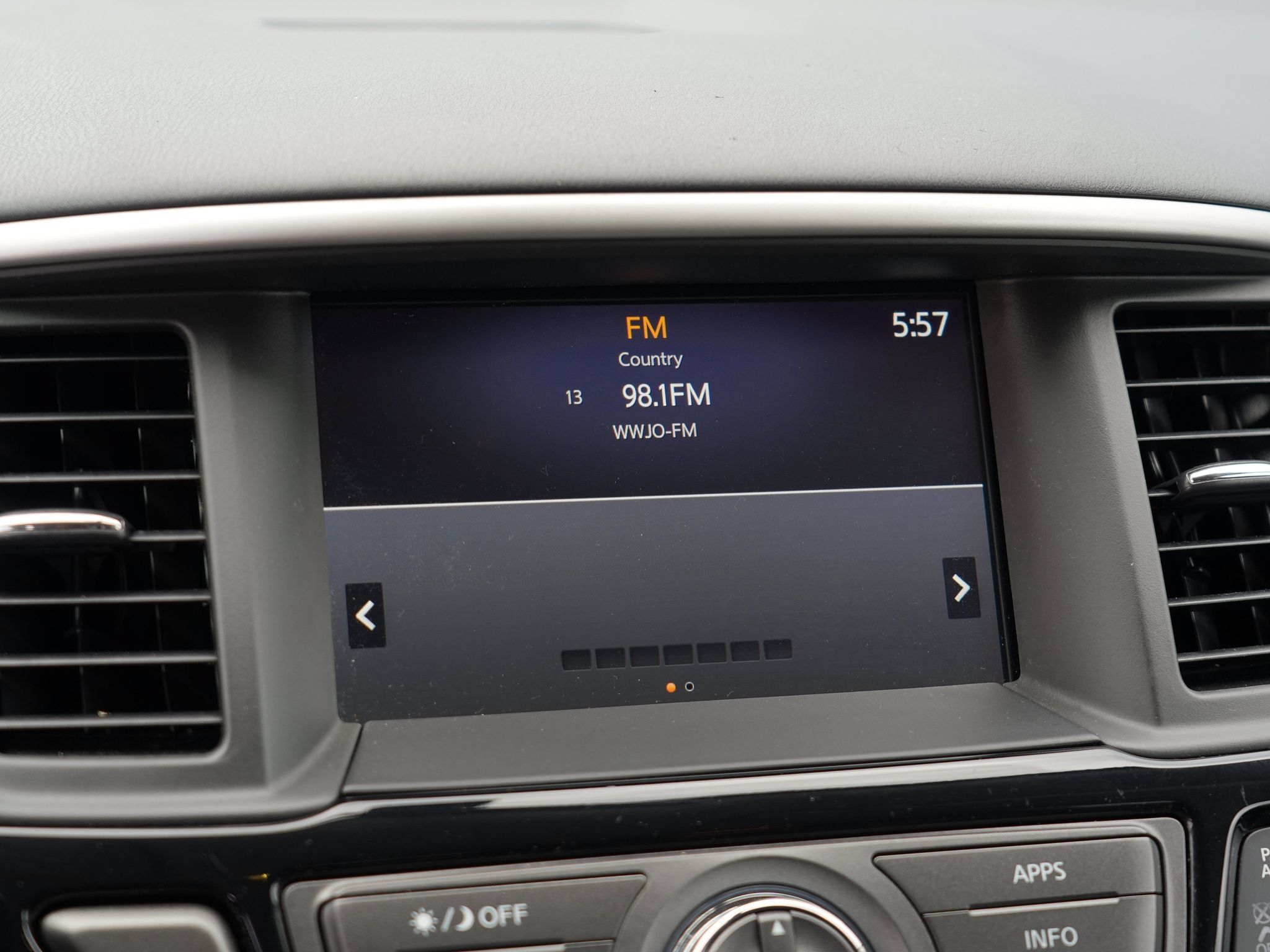 Used 2020 Nissan Pathfinder S AWD/4WD image 24