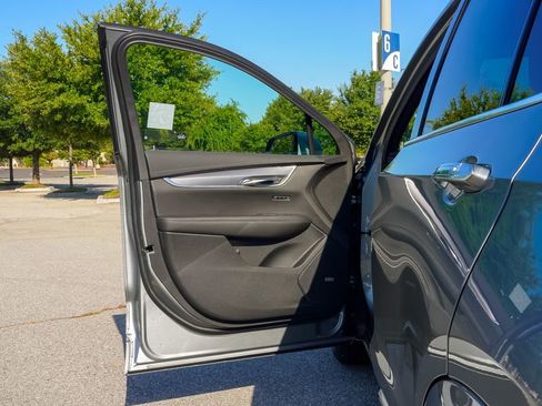 Certified 2025 Cadillac XT6 Luxury FWD image 19