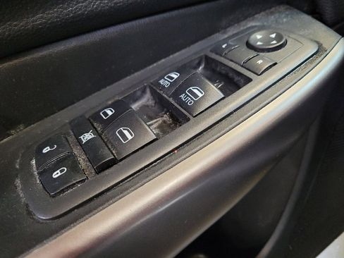 Used 2021 Jeep Cherokee Latitude FWD image 27