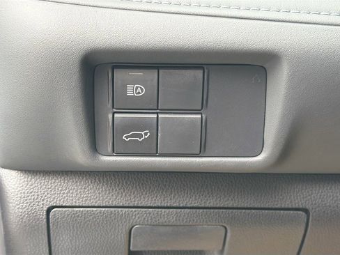 Used 2022 Toyota Highlander XLE AWD/4WD image 10