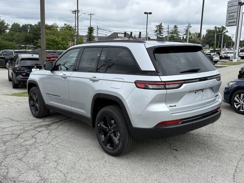 New 2025 Jeep Grand Cherokee Limited w/ Black Appearance Package image 8