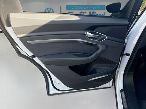 Used 2023 Audi e-tron S Premium Plus image 26