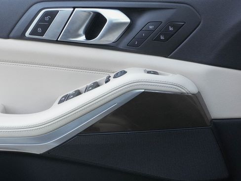 Certified 2022 BMW X5 xDrive40i w/ Luxury Seating Package image 13