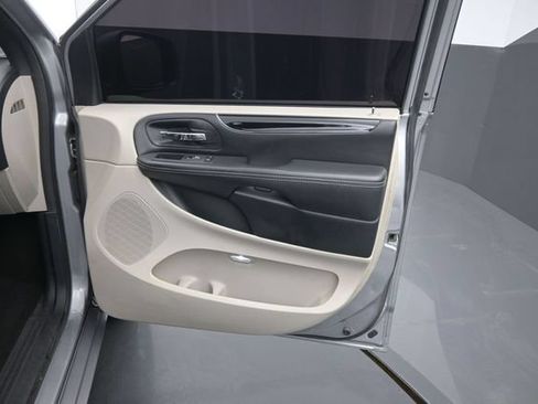 Used 2018 Dodge Grand Caravan SXT FWD image 20