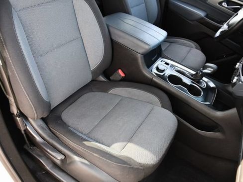 Used 2021 Chevrolet Traverse LT FWD image 29