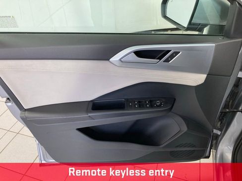 Used 2025 Volkswagen Taos SE AWD/4WD image 13