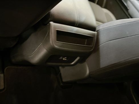 Used 2024 Nissan Pathfinder S image 27