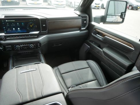 Used 2025 Chevrolet Silverado 3500 High Country w/ Technology Package image 11