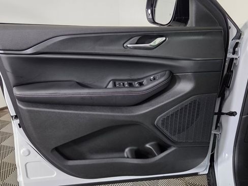 New 2025 Jeep Grand Cherokee Altitude image 12