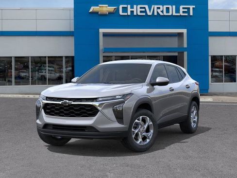 New 2026 Chevrolet Trax LS w/ LS Convenience Package FWD image 6
