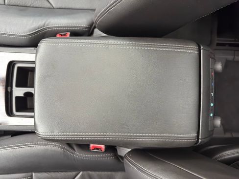 Used 2015 Chevrolet Traverse LTZ AWD/4WD image 28