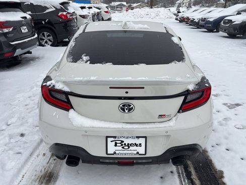 Used 2023 Toyota GR86 Premium w/ ALL Weather Mat Package (TMS) image 4