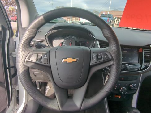 Used 2022 Chevrolet Trax LS w/ Tint and Cruise Package image 11