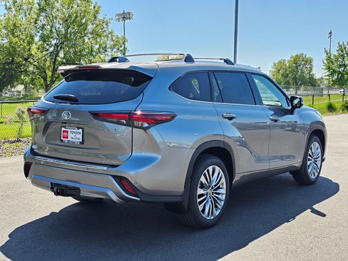 New 2026 Toyota Highlander Platinum AWD/4WD image 5